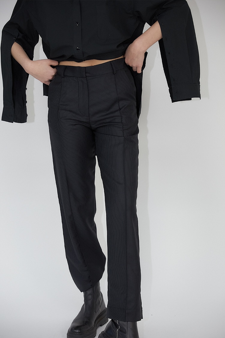 Neil pintuck trouser in wool - Black pinstripe